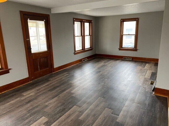 Building Photo - 3 Bedroom home in Rothschild!