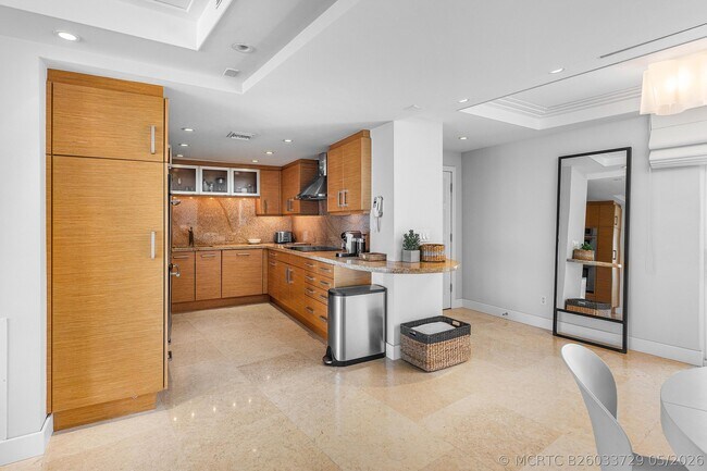Building Photo - 2780 S Ocean Blvd