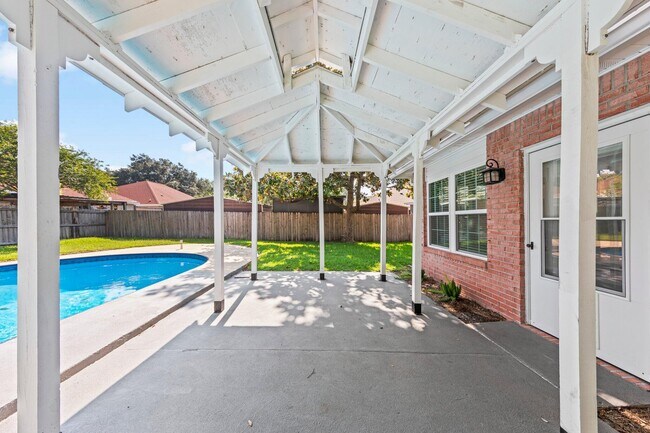 Building Photo - 508 Garden Oaks Cove