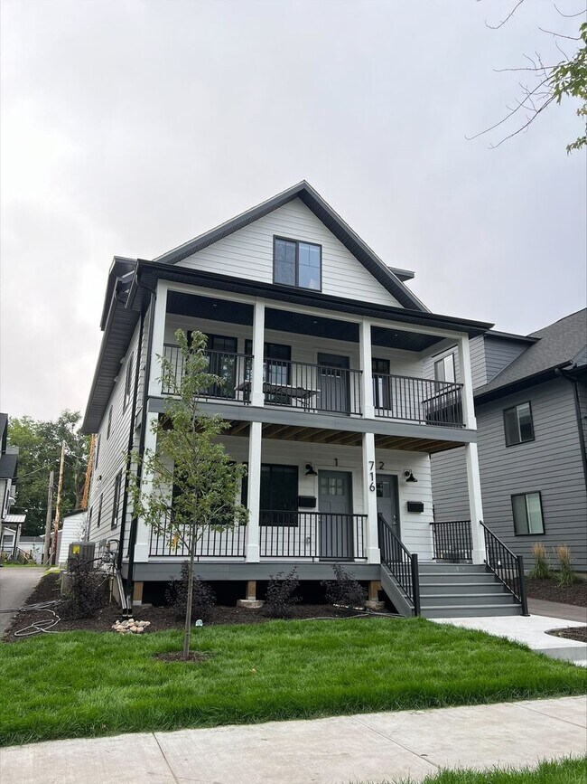 Primary Photo - 716 13th Ave SE