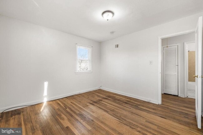 Building Photo - 2515 Colebrooke Dr