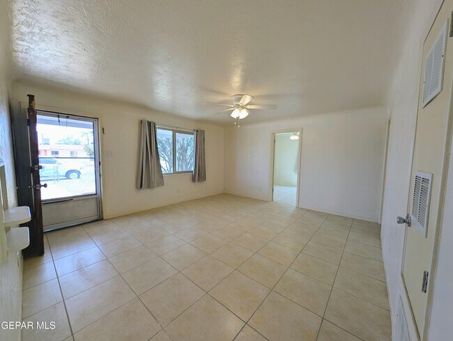 Building Photo - 8921 Mt Olympus Dr