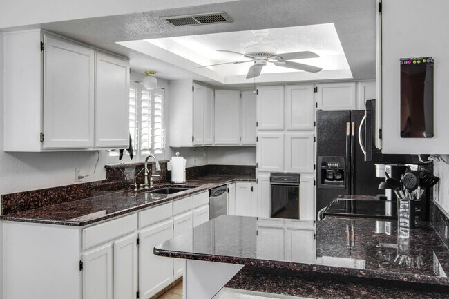 Building Photo - 212 Coral Dr