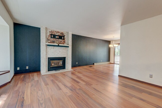 Building Photo - 1638 Fern Pl