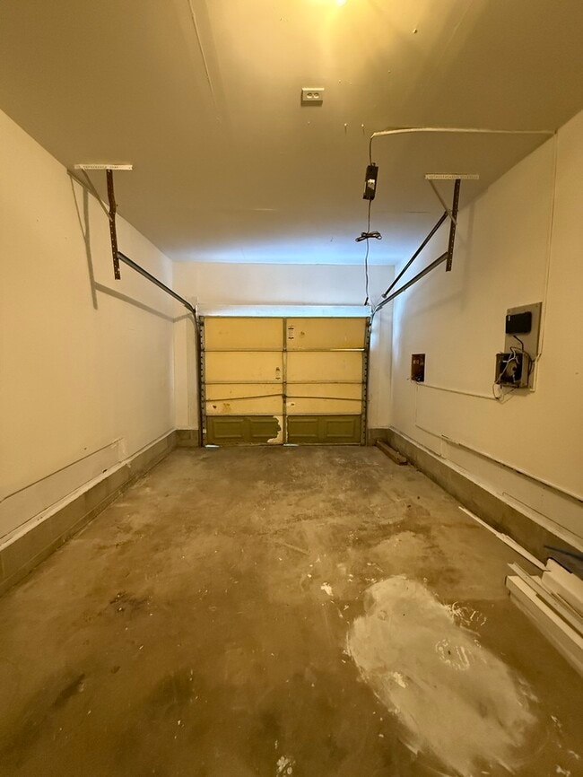 Building Photo - 328 Myrtle Ave