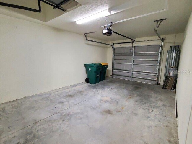 Building Photo - 1192 Oceanic Rd