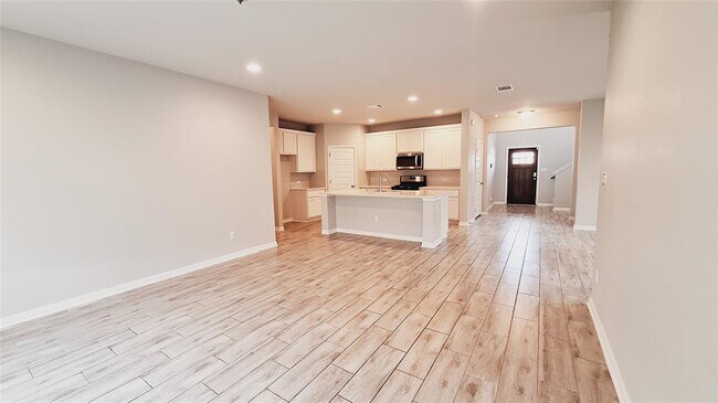 Building Photo - 124 Peruvian Ln