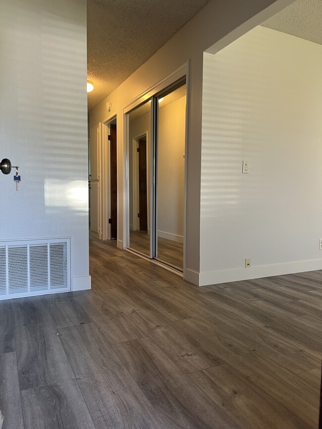 Building Photo - 1094 Tara Ct