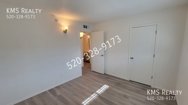 Building Photo - 2 Bed / 1 Bath - OWNER/AGENT