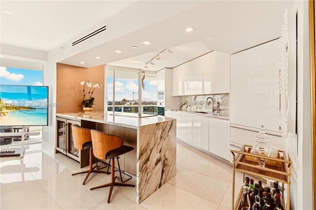 Building Photo - 2127 Brickell Ave