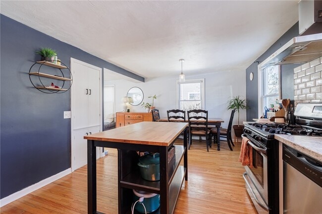 Building Photo - 206 Farmington Rd