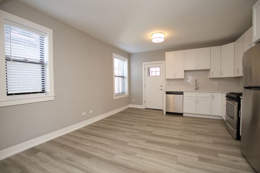 Building Photo - 3930 N Janssen Ave