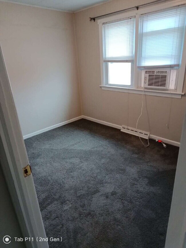 Building Photo - For Rent - 2 bedroom 1 bath Bungalow in Gibbstown, NJ