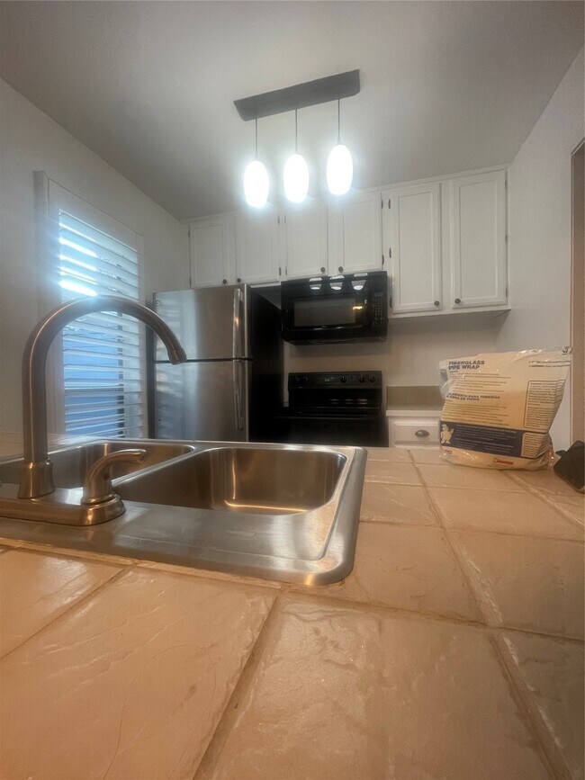 Building Photo - 701 Rosedale St