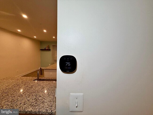 Building Photo - 4812 Crest View Dr