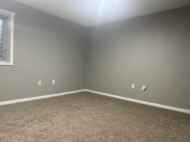 Building Photo - 602 Sara St