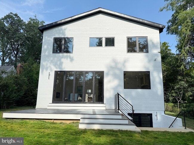 Building Photo - 8908 Mohawk Ln