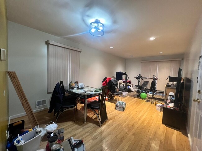 Building Photo - 165 Grant Ave