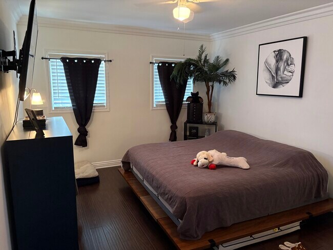 Master bedroom (sample furnished) - 1766 Carmona Ave