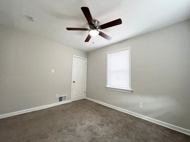 Building Photo - 1465 W Duchesne Dr