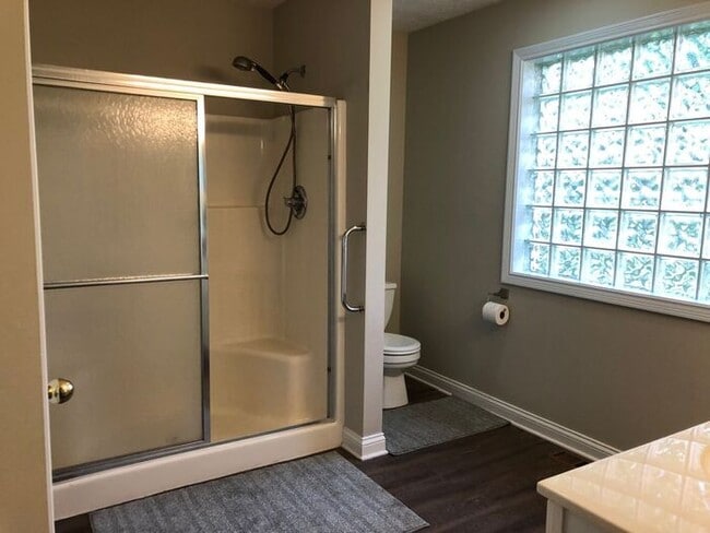 Building Photo - Spacious 3 Bedroom Ranch in Great Carmel Location!