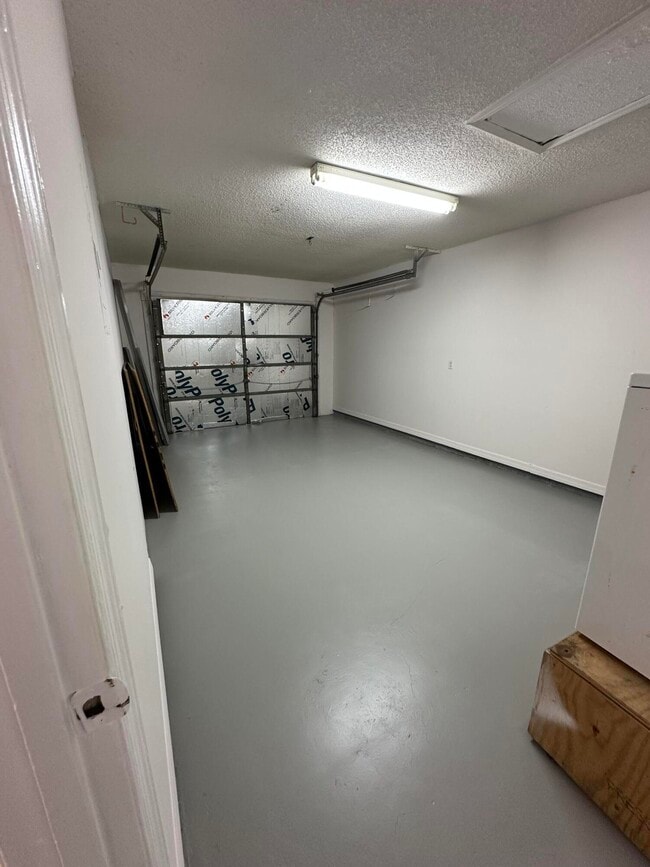 Building Photo - 1217 Schumann Dr