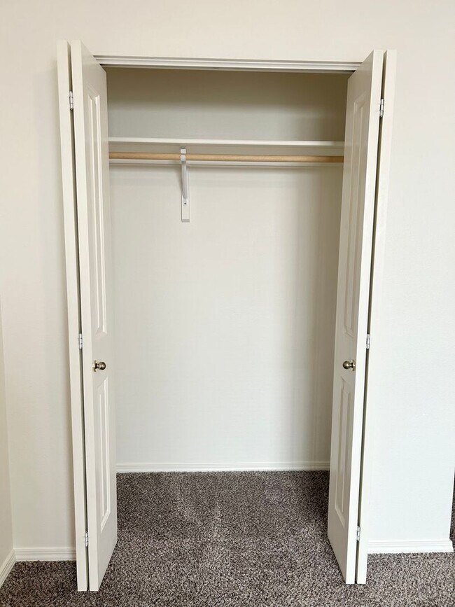 Building Photo - 4650 N Date Palm Ave