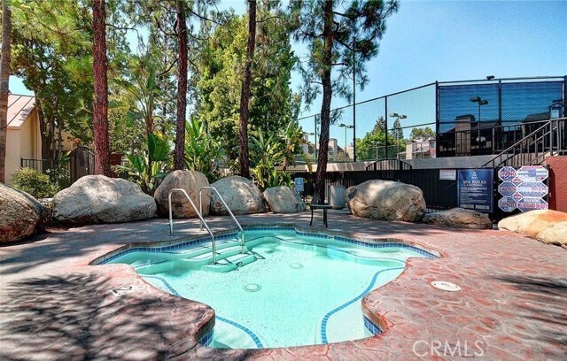 Building Photo - 5530 Owensmouth Ave