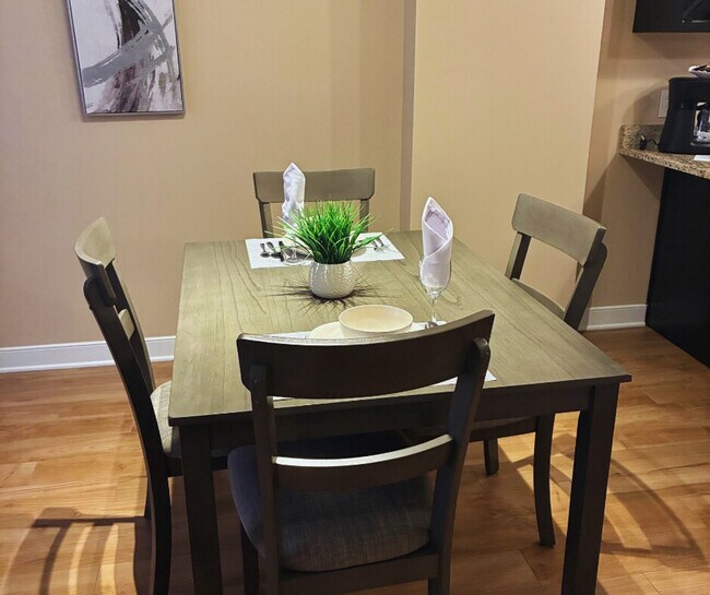 Building Photo - 1343 Ives Pl SE