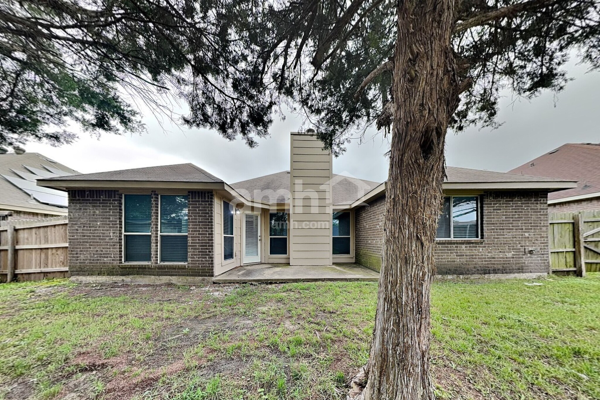 Building Photo - 741 Fairview Ave