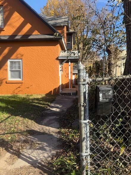 Primary Photo - 101 S Gray Ave