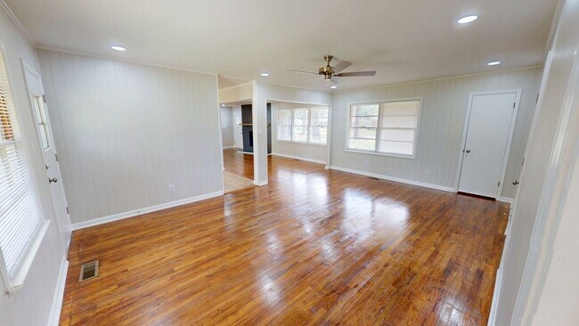 Building Photo - 1401 Magnolia St