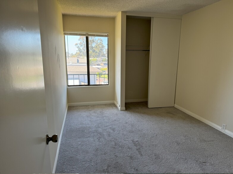 Building Photo - 4323 Caminito del Diamante