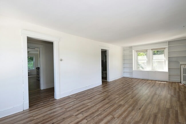 Building Photo - 54 W Branchville Rd