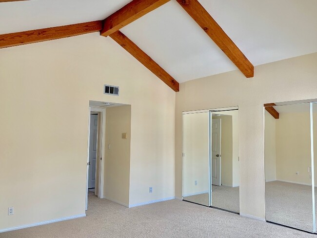 Building Photo - 1642 Harper Ave