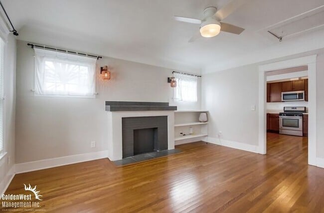 Building Photo - Charming 3Bdm 2Ba Home Located in the Norm...