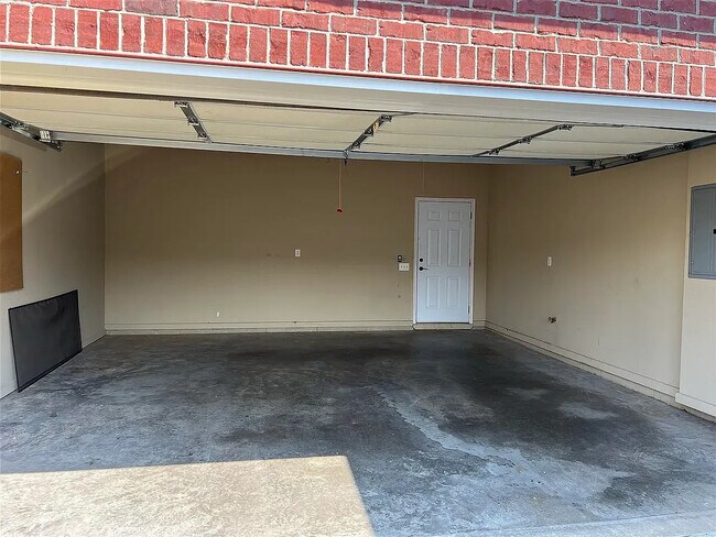 Building Photo - 2500 Crossings Blvd
