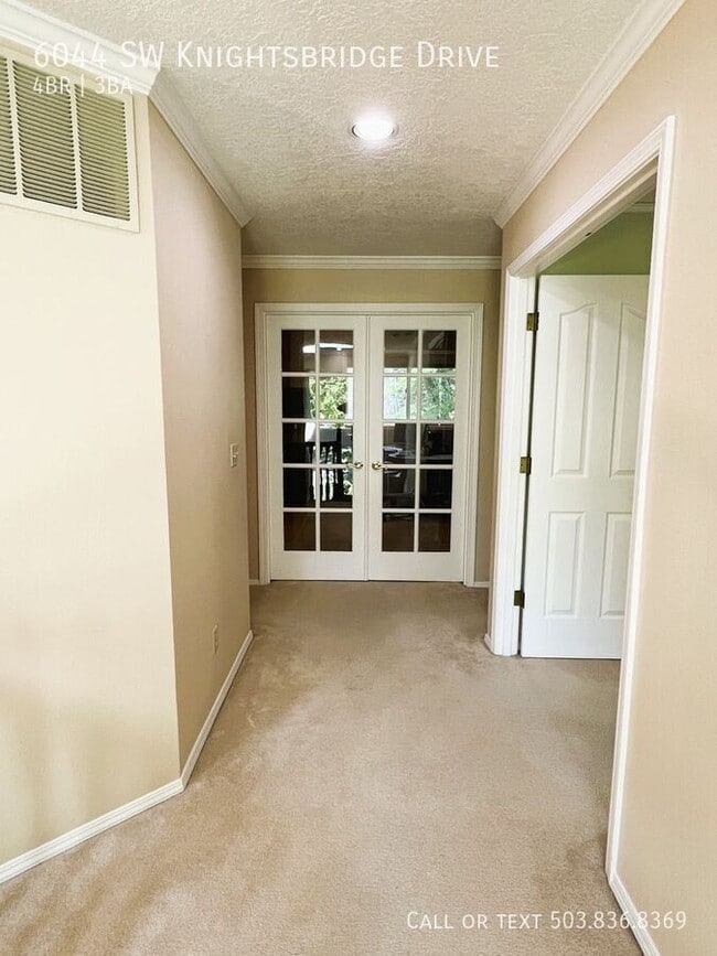 Building Photo - 6044 SW Knightsbridge Dr