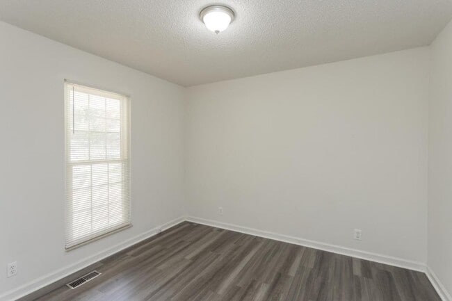 Building Photo - 3104 Kinwood Dr
