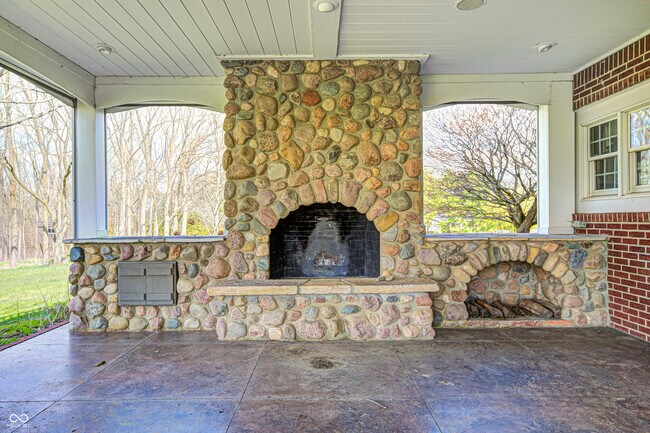 Building Photo - 2009 W 250 N