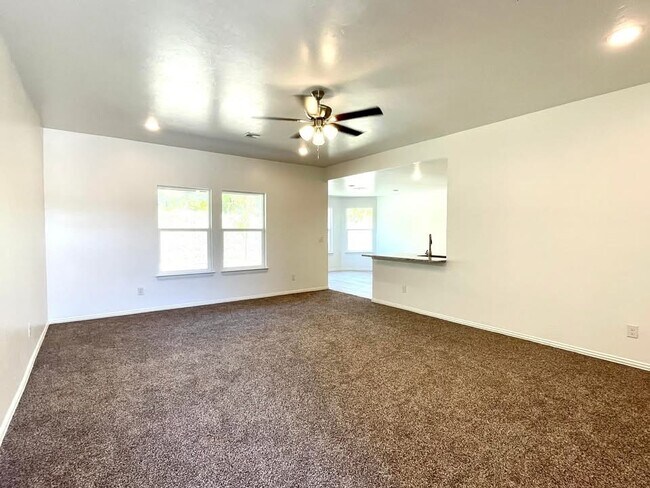 Building Photo - 914 Indian Plns Rd