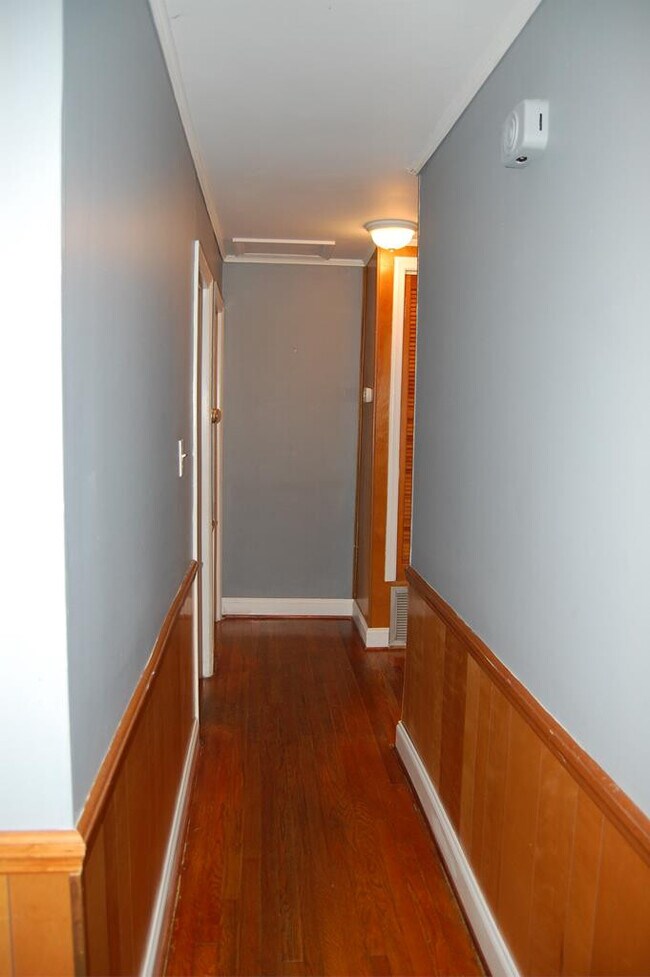 Building Photo - 122 Westdale Ave