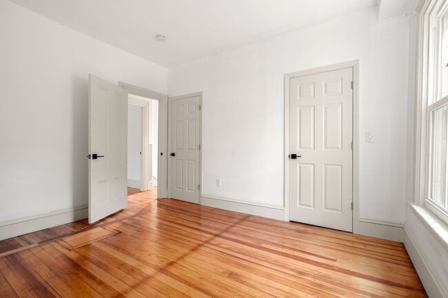 Building Photo - 107 Ellery St