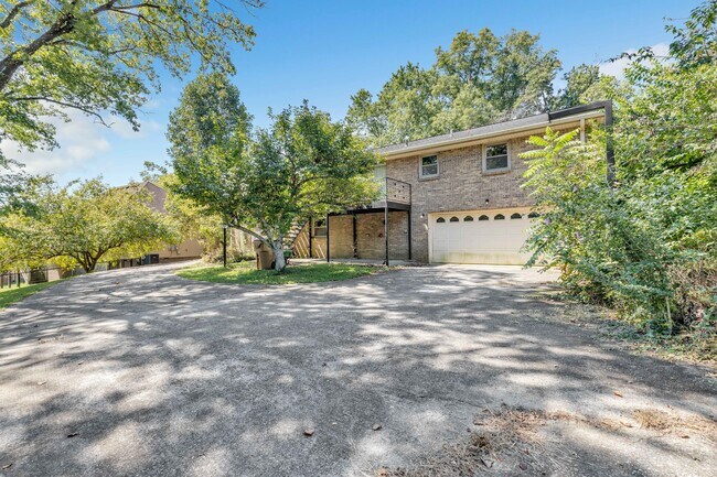 Building Photo - 509 Mathes Ct