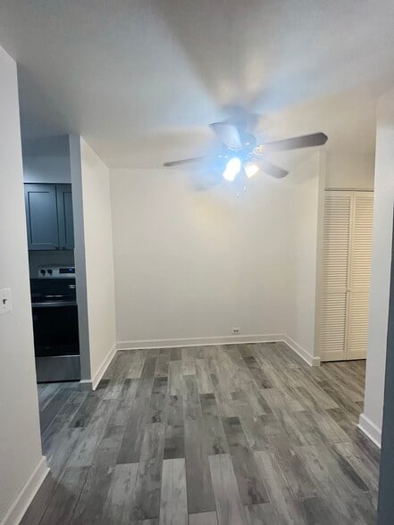 Building Photo - 3815 N Pine Grove Ave