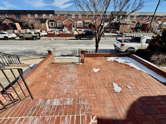 Building Photo - RARELY Offered completely RENOVATED PACKER PARK 3 Bedroom/2.5 Bath HOME w/ Central AC-HARDWOOD Fl...