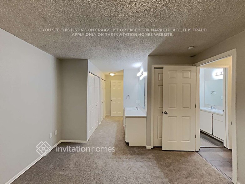 Building Photo - 12428 42nd Ave NE