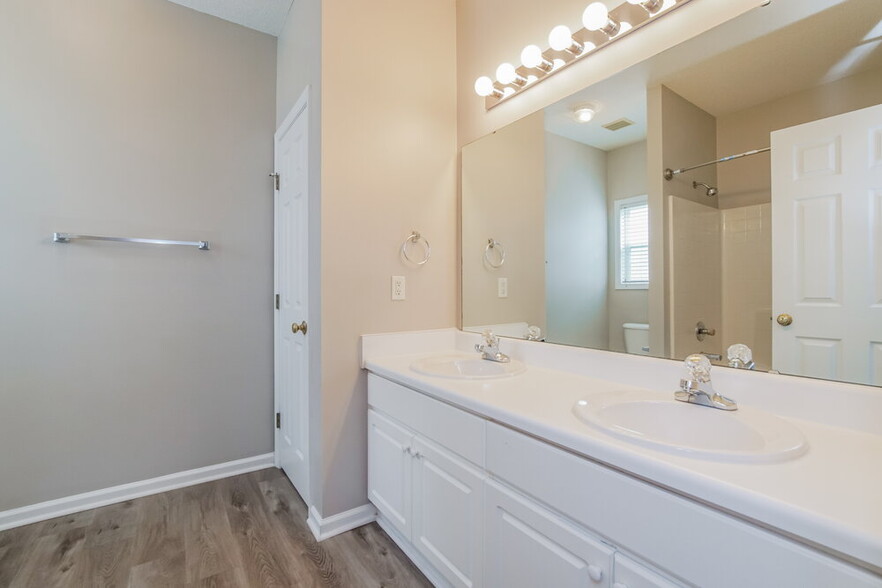 Building Photo - 108 Acropolis Pl