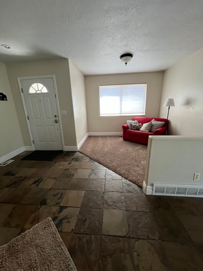 Building Photo - 1383 S Slate Canyon Dr