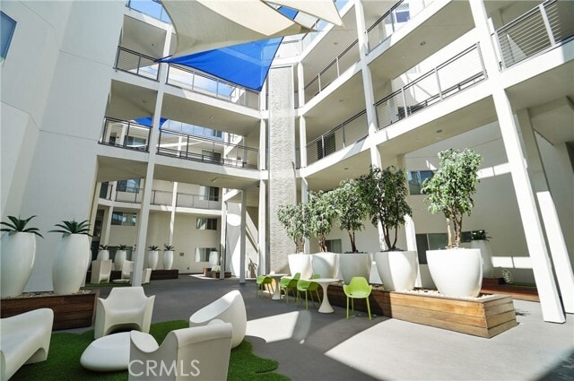 Building Photo - 12837 Moorpark St